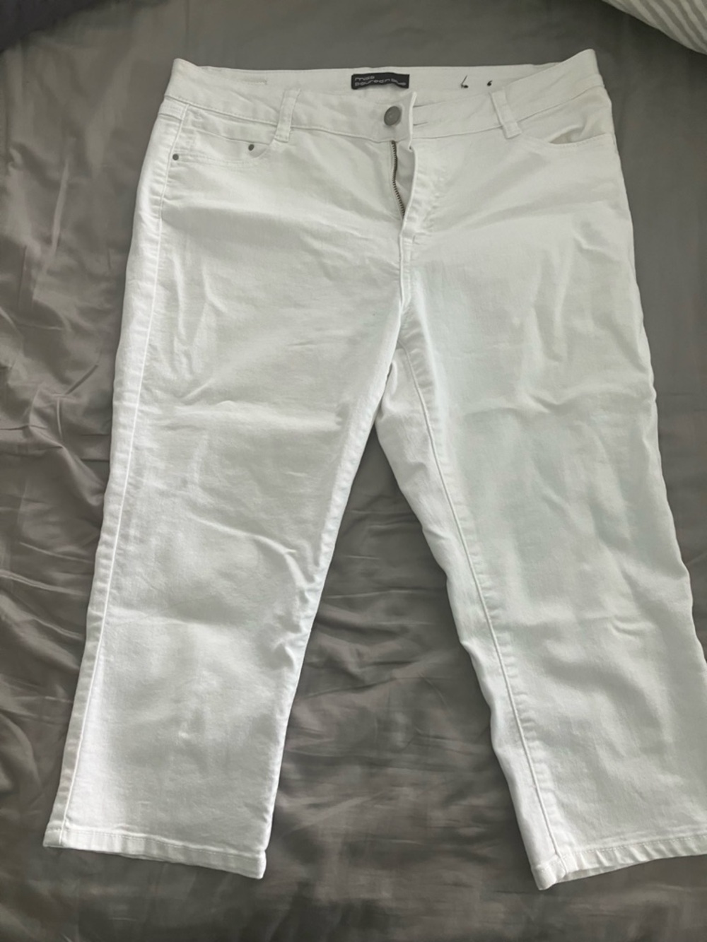 White Women's Capri Jeans - Classic Stretch Fit